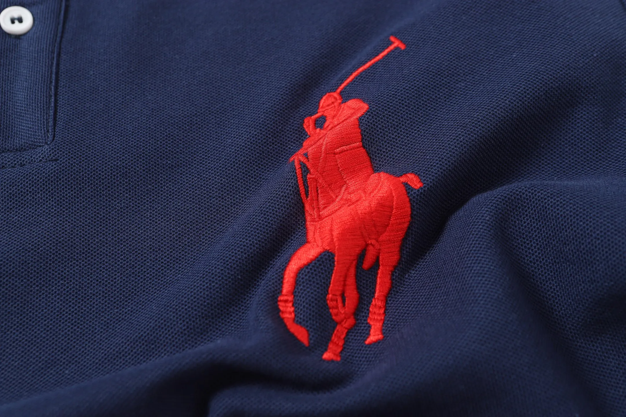P150 Style No.: A012 [Ralph Lauren Classic Logo Embroidered Polo Shirt] ✅250g fine cotton pique fabric, custom-woven and dyed threads ✅Original stickers Scan the QR code to enter the official website ✅Large version, loose and stylish, can wear up to 210 pounds Color: Black White Navy Blue Sky Blue Dark Gray Floral Gray Size: S-XL